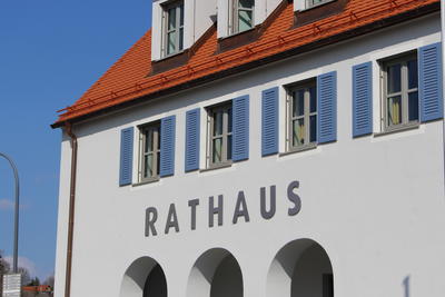 Bild vergrern: Rathaus in Wackersdorf