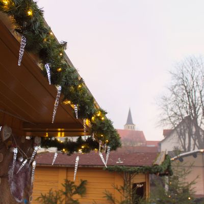 Bild vergrern: ...traditionell mit einer Andacht in der Pfarrkirche St. Stephanus und anschlieendem Laternenzug zum Weihnachtsmarkt.