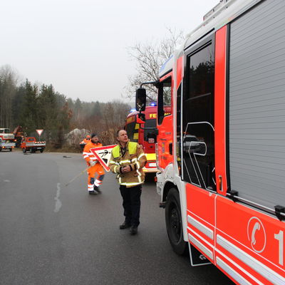 Bild vergrern: Teamarbeit von Bauhof und Feuerwehr...