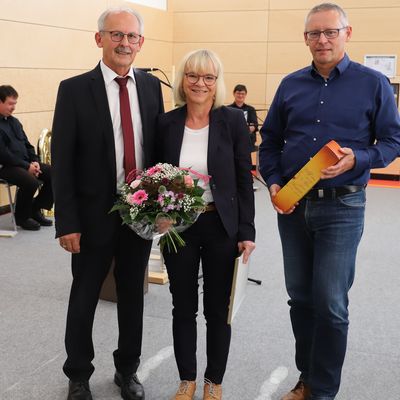 Bild vergrößern: 1. Bürgermeister Harald Bemmerl, Cornelia Heyne, Walter Heyne