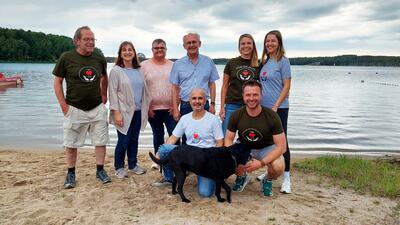 Bild vergrößern: Das Team um Navid Talebi und Tim Küchling (vorne v.l.) ist bereit für das diesjährige Yoga Sound & Sea-Festival am Steinberger See.